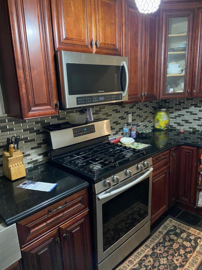 A Cheap Family In Queens Nueva York